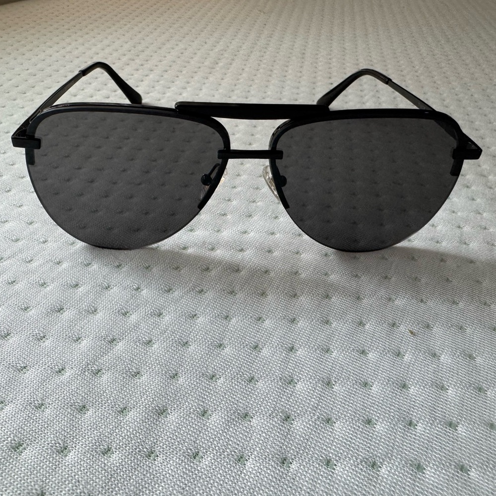 DIFF Black Aviator Sunglasses